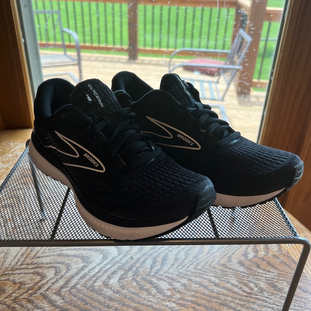 Women's Brooks Glycerin 19 Running Shoes Sz 9 - GREAT CONDITION